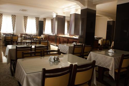 Restoran atau tempat lain untuk makan di Real Palace Hotel