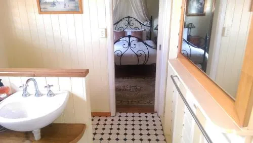 Classique Bed & Breakfast picture