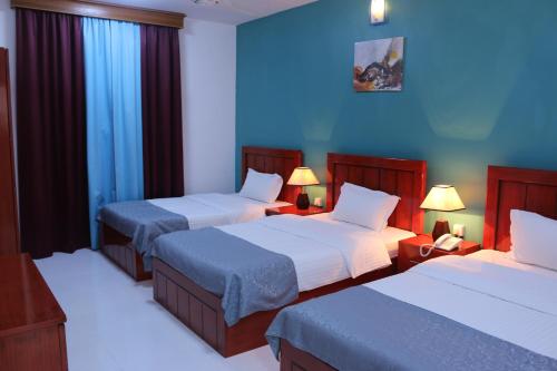 En eller flere senge i et værelse på Al Karam Hotel Apartment