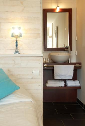 Un baño de Logis Hôtel Vent d'Iroise