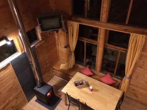 an overhead view of a room with a table and a stove at Turismo Montaña in Ensenada