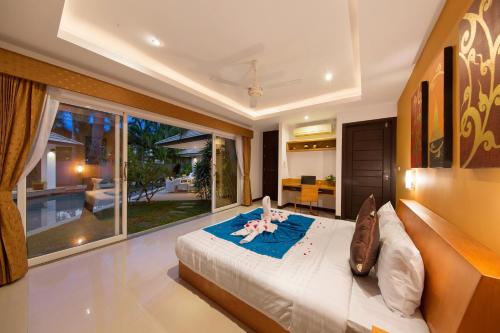 a child laying on a bed in a bedroom at Lipa Talay Haa in Lipa Noi