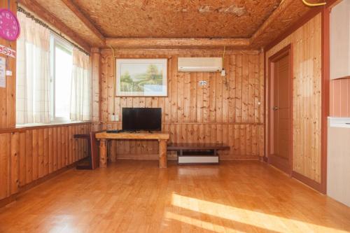 a room with a desk with a computer on it at Sunrise Pension in Hwaseong