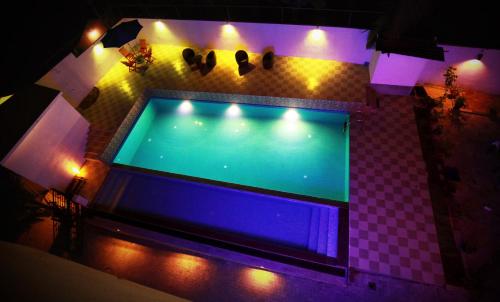 Bazén v ubytování Lavenro Hotel & Resort nebo v jeho okolí