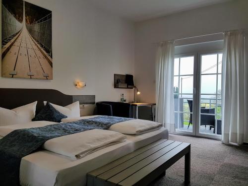 a bedroom with a large bed and a window at Landgasthof Zur Post in Zilshausen