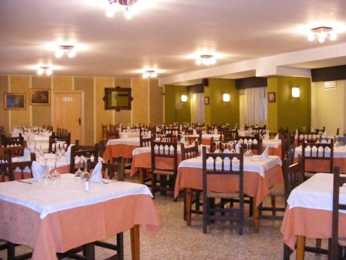 Restaurace v ubytování Mesón De Salinas