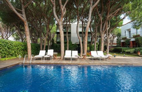 NM Suites by Escampa Hotelsの敷地内または近くにあるプール