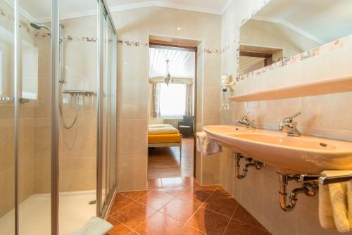 a bathroom with a sink and a shower at Appartementhaus Jägerheim in Dorfgastein