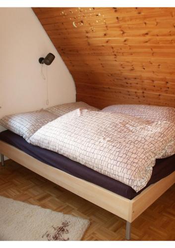 Ένα ή περισσότερα κρεβάτια σε δωμάτιο στο Wohnen Am Warteberg