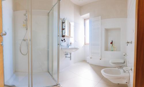 a bathroom with a shower and a toilet and a sink at Piccapane Vegan Farm in Cutrofiano