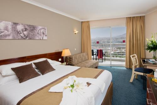 Letto o letti in una camera di Leonardo Plaza Hotel Eilat