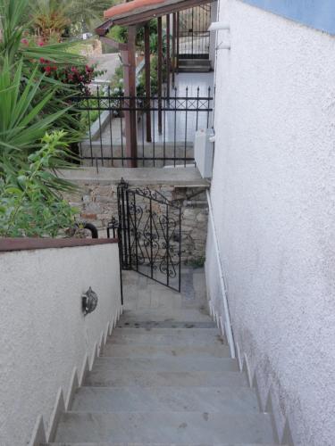 Φωτογραφία από το άλμπουμ του Captain George's Apartments στο Πατητήρι