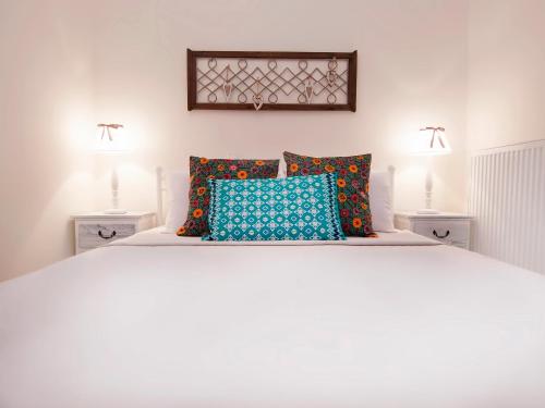 A bed or beds in a room at Villa Elaia Mare