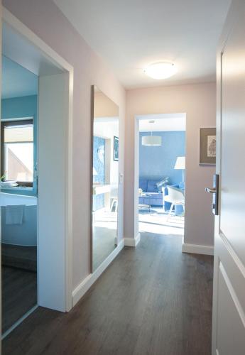 a hallway with a door leading to a living room at Weinhotel St. Stephanus in Zeltingen-Rachtig