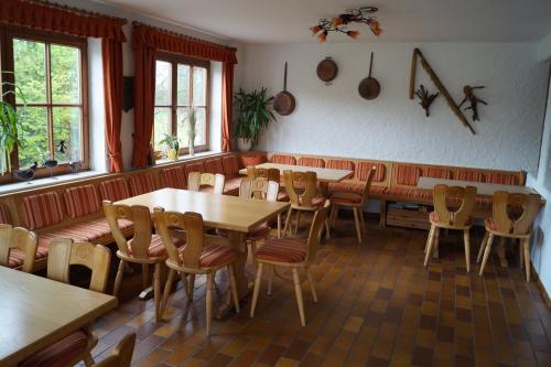 Restaurace v ubytování Gästehaus zur Mühle Dehm
