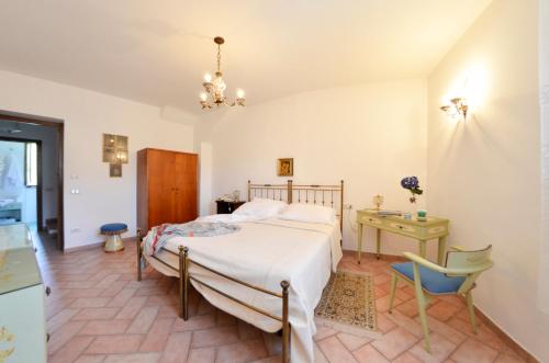 מיטה או מיטות בחדר ב-La Torre Del Cerreto