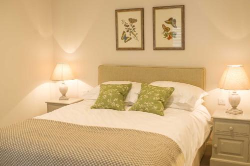 Krevet ili kreveti u jedinici u objektu Cowdray Holiday Cottages