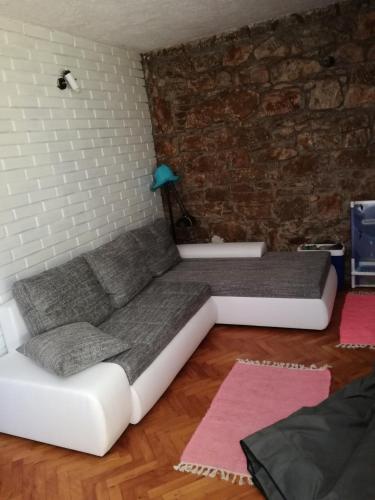 Lili Apartments, Sv Dunata 18