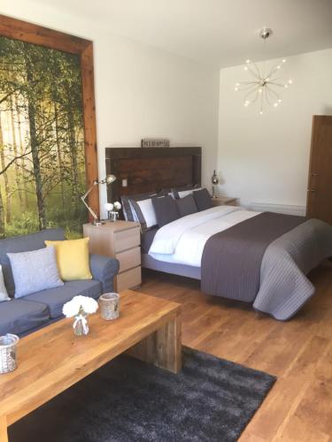 Ένα ή περισσότερα κρεβάτια σε δωμάτιο στο Willow Court Farm Studio South & Petting Farm, 8 mins from Legoland & Windsor, 15 mins from Lapland UK
