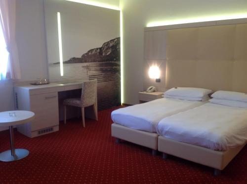 Een bed of bedden in een kamer bij Hotel Villa Ca' Nova ***S
