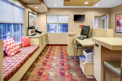 an office with a couch and a desk with a computer at Hawthorn Extended Stay by Wyndham Cincinnati NE Mason in Mason