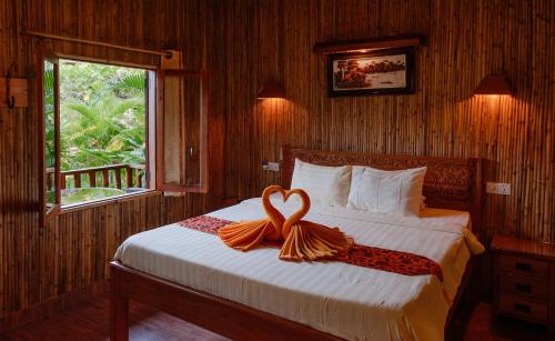 Tempat tidur dalam kamar di Sok Sabay Resort