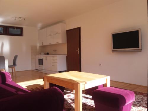 Η κουζίνα ή μικρή κουζίνα στο Honey Apartments