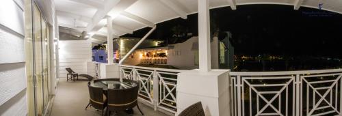 a balcony with a view of the ocean at night at Las Villas Marina Pez Vela in Quepos