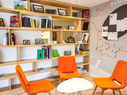 Χώρος καθιστικού στο ibis Styles Toulouse Nord Sesquieres