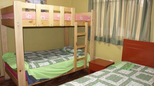 Двуетажно легло или двуетажни легла в стая в Hostal Aventura