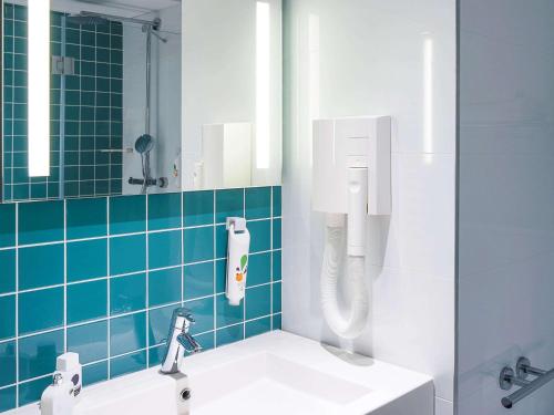 Ванная комната в ibis Styles Deauville Centre