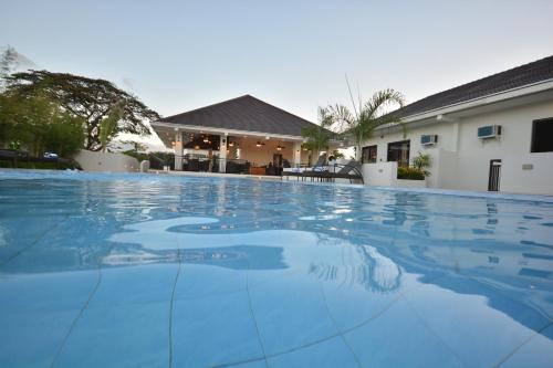 Kolam renang di atau dekat dengan Southwind Palawan