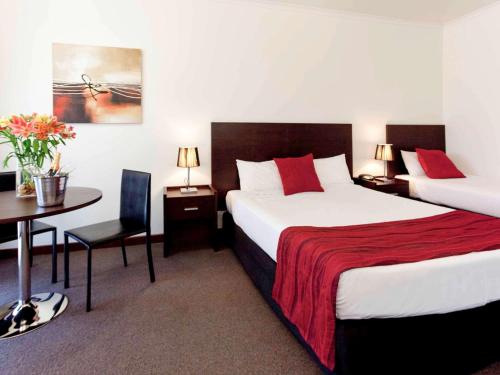 Ένα ή περισσότερα κρεβάτια σε δωμάτιο στο Mercure Port of Echuca