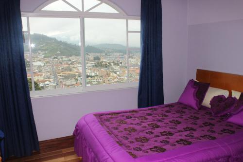 Postel nebo postele na pokoji v ubytování Hostal Mirador de Otavalo