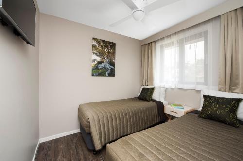 Μια τηλεόραση ή/και κέντρο ψυχαγωγίας στο Allure On Ocean Motel - Mollymook Beach
