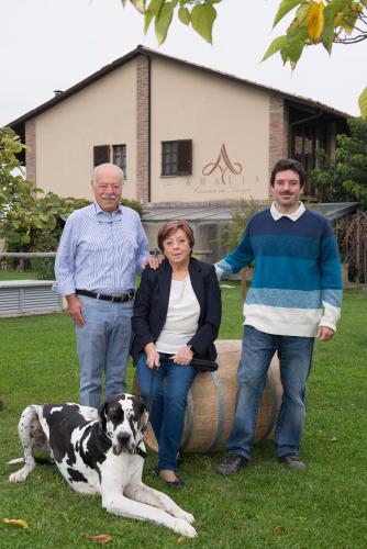a group of three people and a woman and a dog at Amalia Cascina in Langa in Monforte dʼAlba