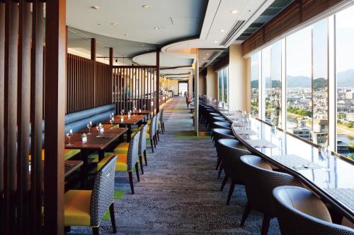 ホテルオークラ京都にあるレストランまたは飲食店