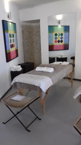 a bedroom with two beds in a room at Hotel Orsa Maggiore in Anacapri