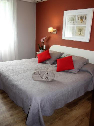 Katil atau katil-katil dalam bilik di Hôtel le Chalet Fleuri
