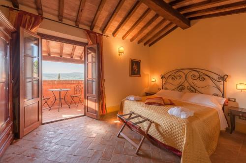 a bedroom with a bed and a balcony at Hotel Saturno Fonte Pura in Saturnia