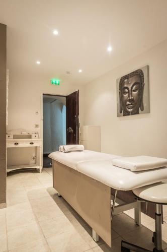 a spa room with a large tub with a head on the wall at Hôtel Club Port La Galère in Théoule-sur-Mer