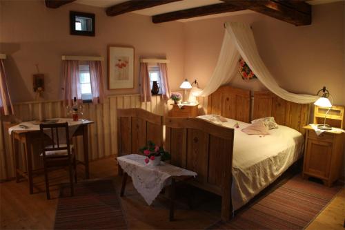 Säng eller sängar i ett rum på Hotel und Freizeitanlage Rauch-Hof