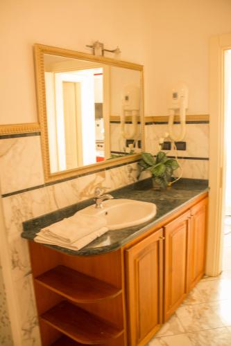 Bilik mandi di Villa Florencia