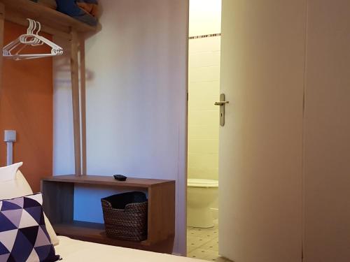 a bedroom with a bunk bed with a toilet at Villa TerraMera Hôtel in Le Lavandou