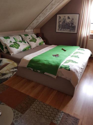 Tempat tidur dalam kamar di Pension Bütterich