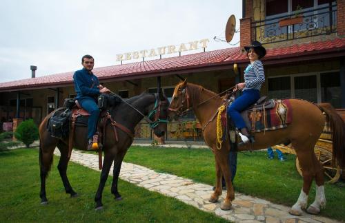 Montar a caballo en el hotel o alrededores