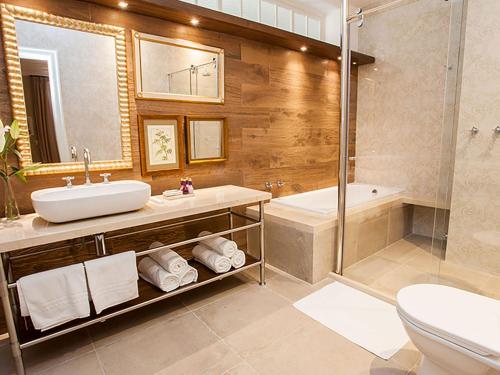 Bilik mandi di Hotel Escola Bela Vista