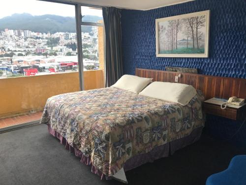 מיטה או מיטות בחדר ב-Hotel Savoy Inn