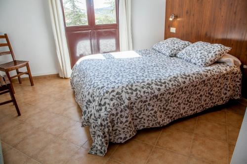 Ένα ή περισσότερα κρεβάτια σε δωμάτιο στο Hotel Mayno