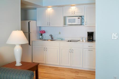 Кухня или мини-кухня в Sea Crest Inn
